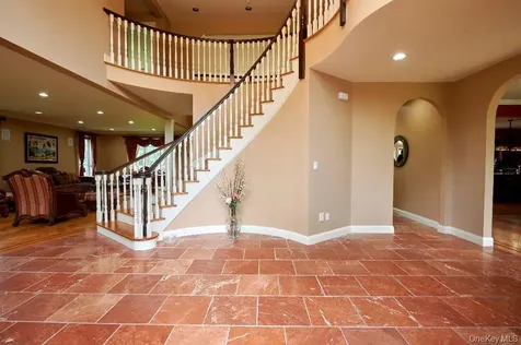 637 S Mountain Road New City NY 10956
