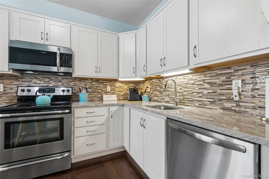 17 Constantine Way Mount Sinai NY 11766