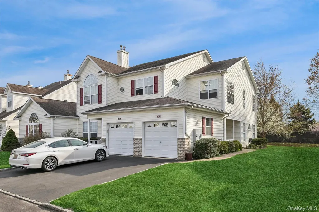 17 Constantine Way Mount Sinai NY 11766