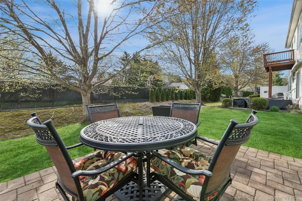 17 Constantine Way Mount Sinai NY 11766