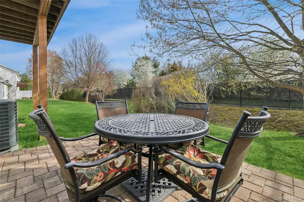 17 Constantine Way Mount Sinai NY 11766
