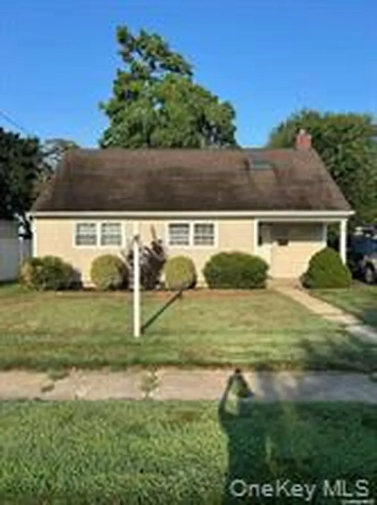 31 William Street Copiague NY 11726