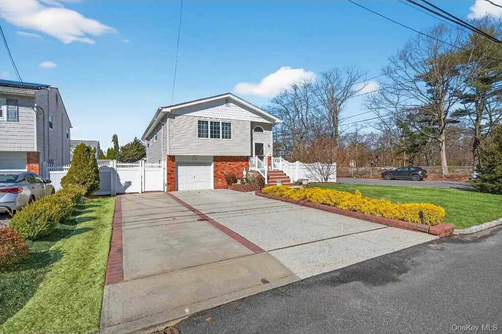 114 Westchester Avenue West Babylon NY 11704
