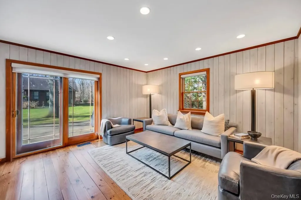 150 Copeces Lane East Hampton NY 11937