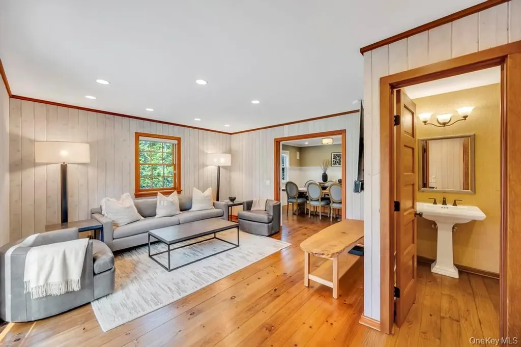 150 Copeces Lane East Hampton NY 11937