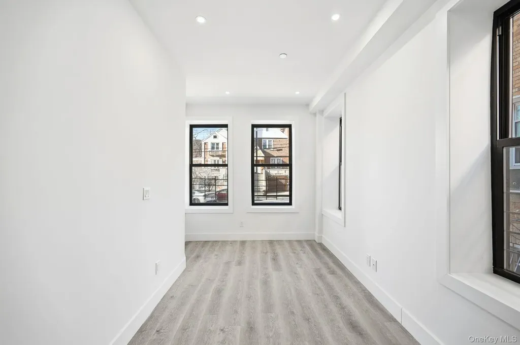2152 Muliner Avenue Bronx NY 10462
