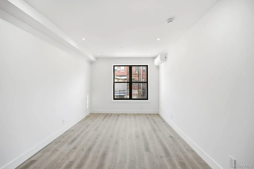 2152 Muliner Avenue Bronx NY 10462