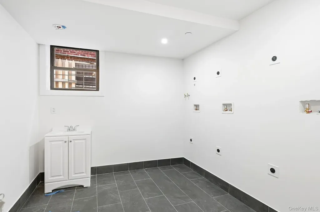 2152 Muliner Avenue Bronx NY 10462