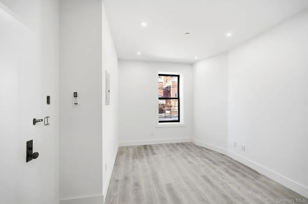 2152 Muliner Avenue Bronx NY 10462