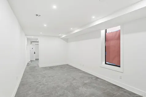 2152 Muliner Avenue Bronx NY 10462