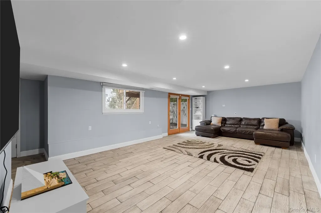 2812 Covered Bridge Road Merrick NY 11566