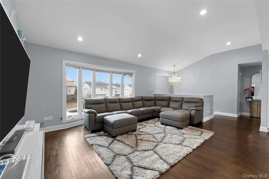 2812 Covered Bridge Road Merrick NY 11566