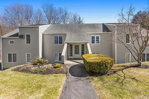 104 Holly Stream Court Brewster NY 10509