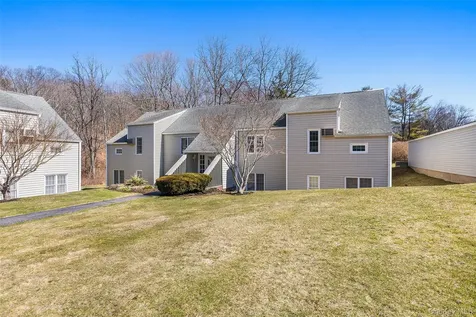 104 Holly Stream Court Brewster NY 10509