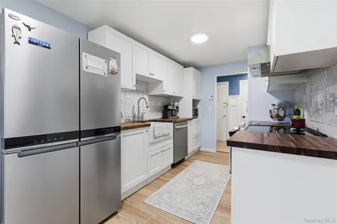 104 Holly Stream Court Brewster NY 10509
