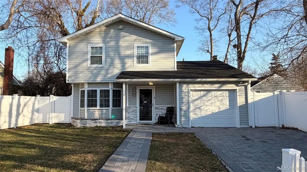 13 Fairview Drive Shirley NY 11967