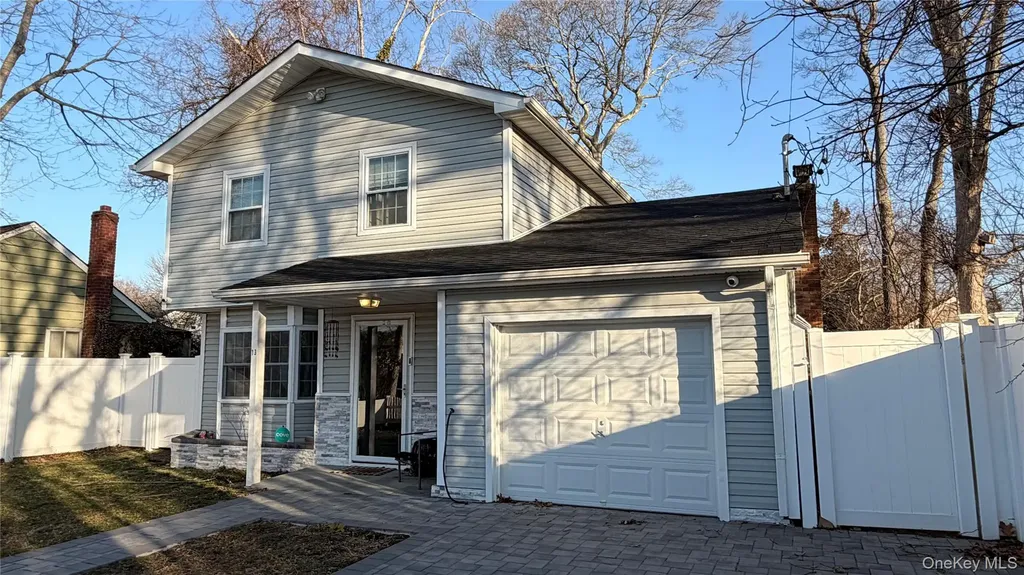 13 Fairview Drive Shirley NY 11967