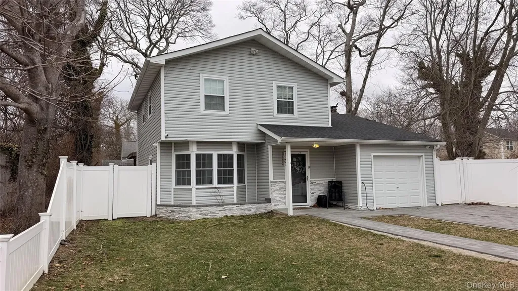 13 Fairview Drive Shirley NY 11967