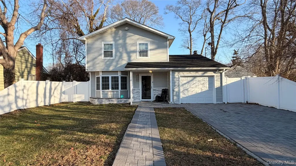 13 Fairview Drive Shirley NY 11967