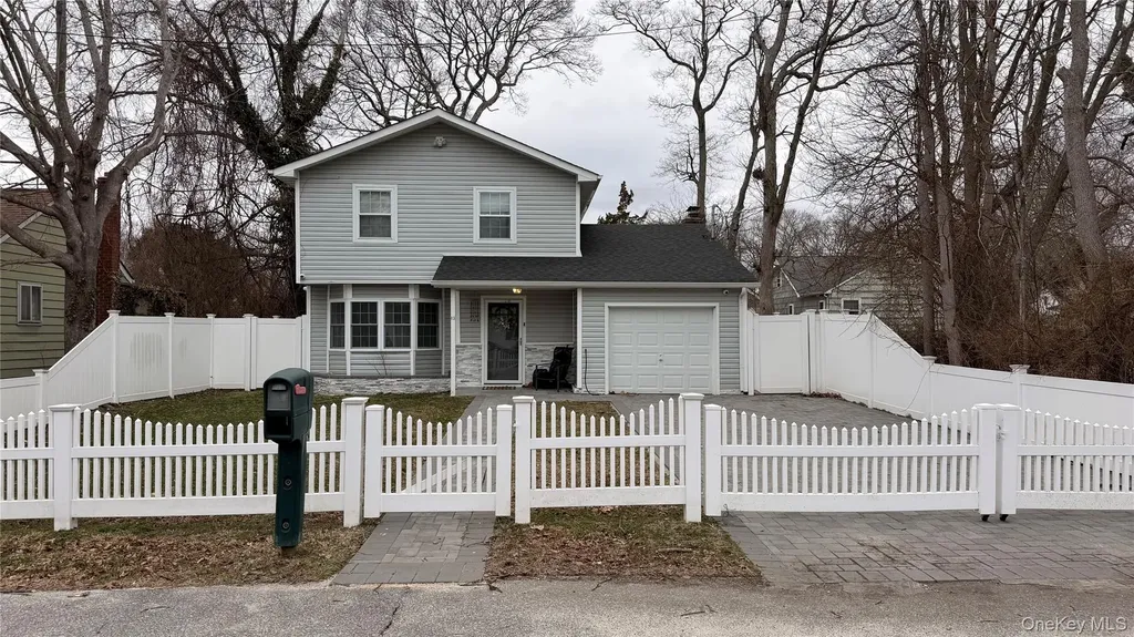 13 Fairview Drive Shirley NY 11967