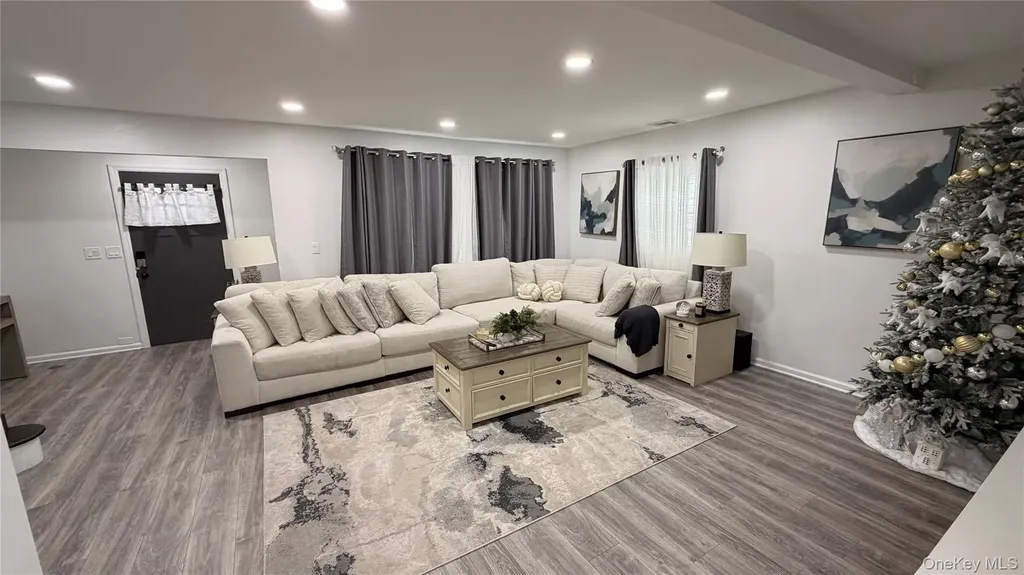13 Fairview Drive Shirley NY 11967