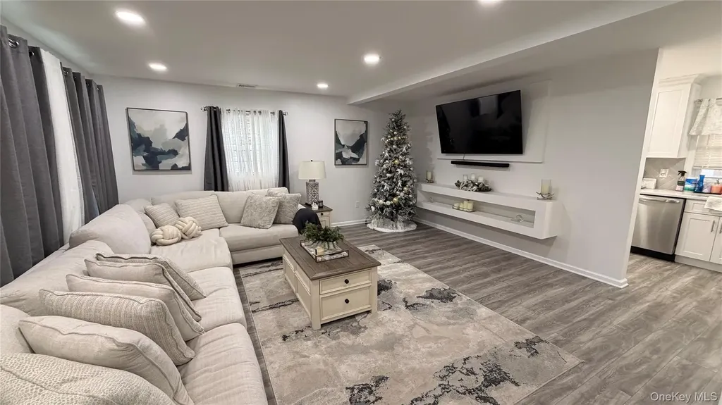 13 Fairview Drive Shirley NY 11967