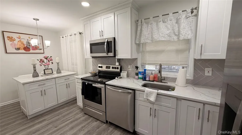 13 Fairview Drive Shirley NY 11967