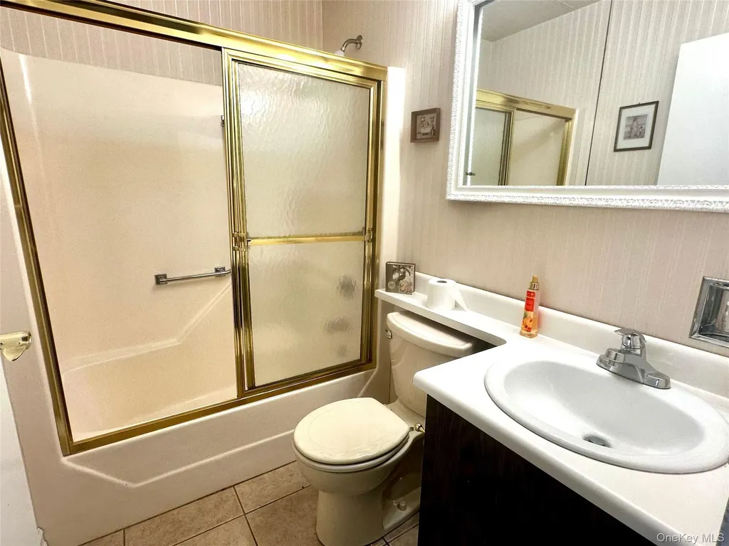 42 Freemont Lane Coram NY 11727