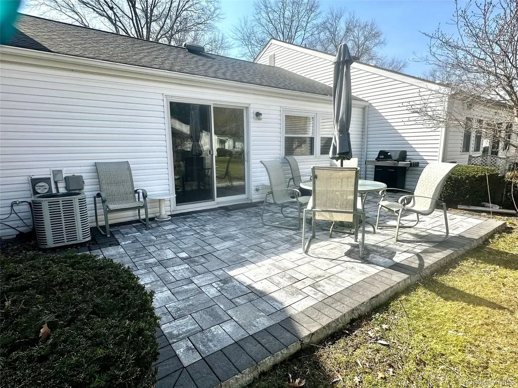 42 Freemont Lane Coram NY 11727