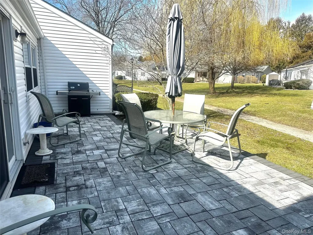 42 Freemont Lane Coram NY 11727