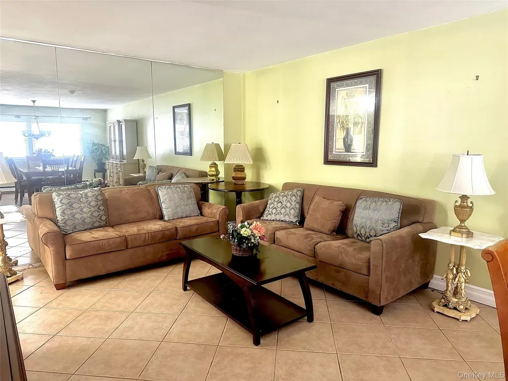 42 Freemont Lane Coram NY 11727