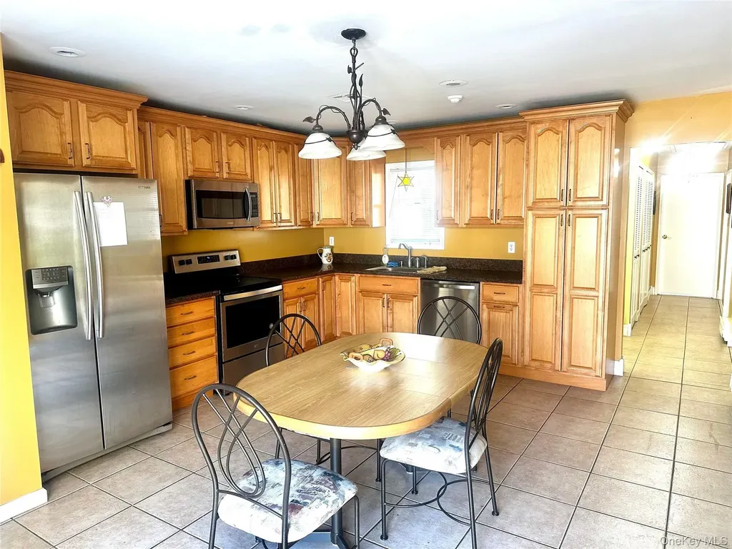 42 Freemont Lane Coram NY 11727