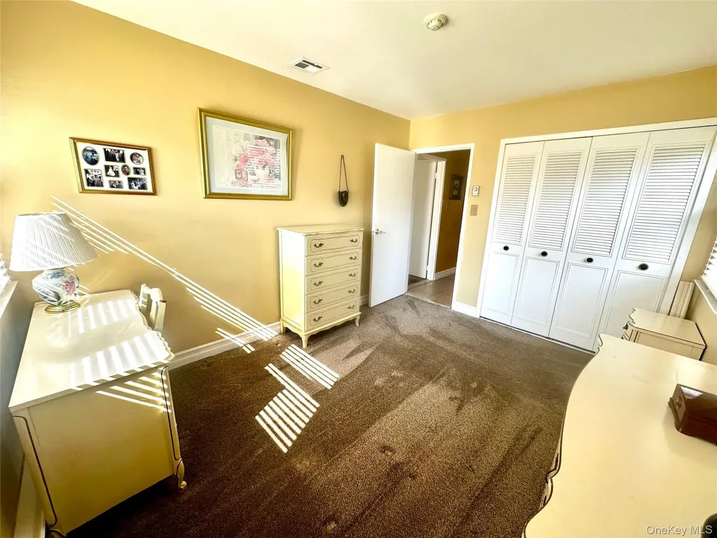 42 Freemont Lane Coram NY 11727