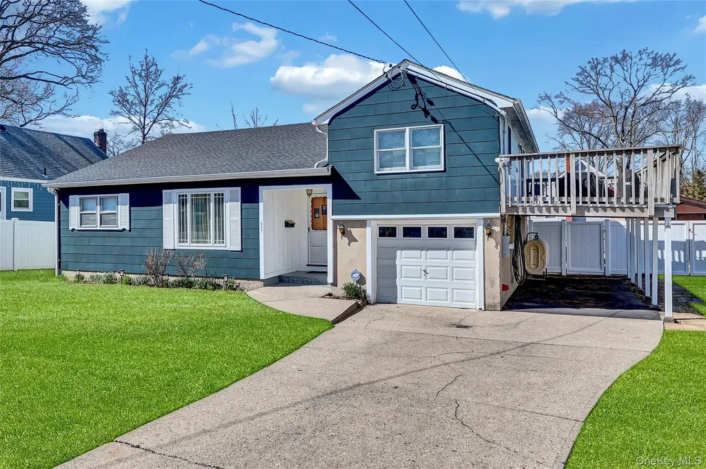 357 Deauville Boulevard Copiague NY 11726