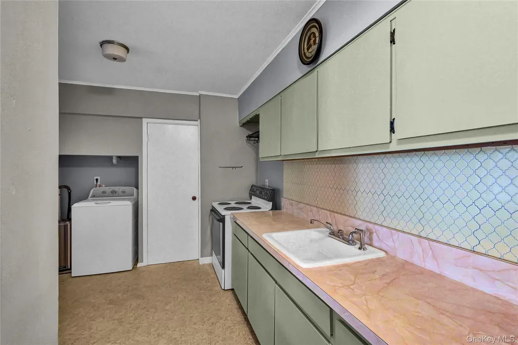 357 Deauville Boulevard Copiague NY 11726