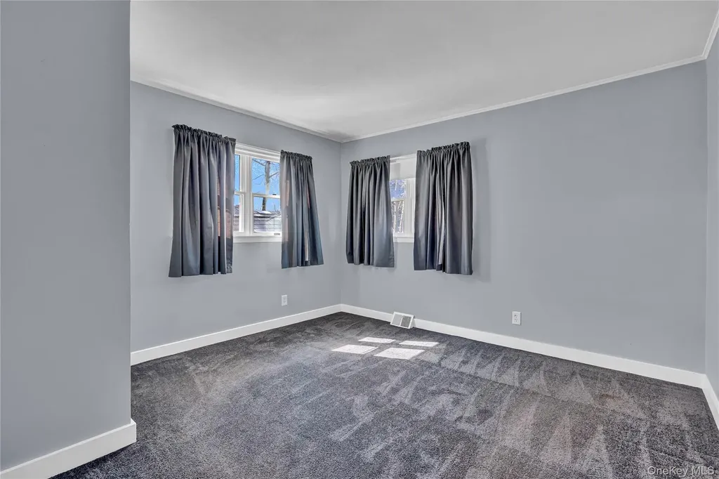 357 Deauville Boulevard Copiague NY 11726