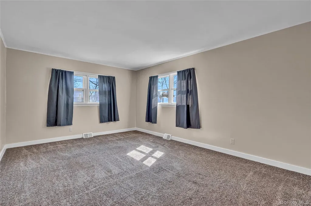357 Deauville Boulevard Copiague NY 11726