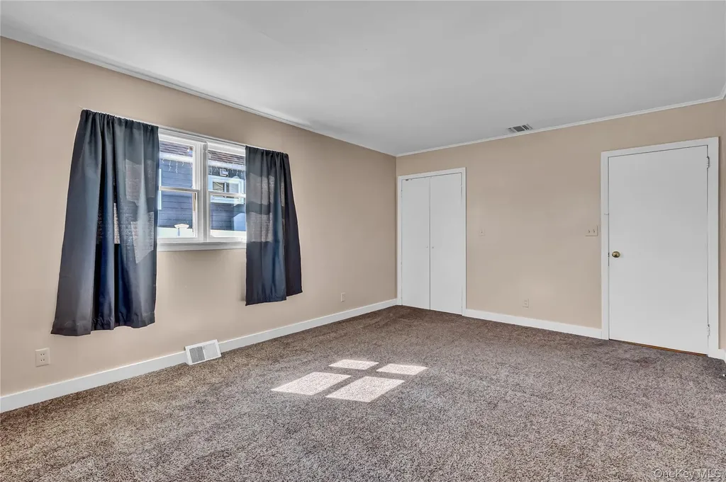 357 Deauville Boulevard Copiague NY 11726