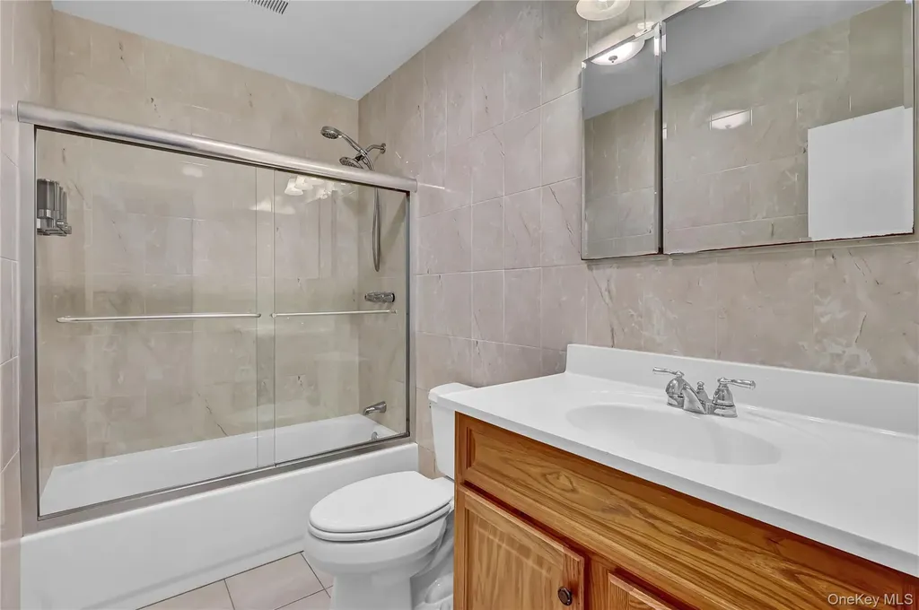 357 Deauville Boulevard Copiague NY 11726