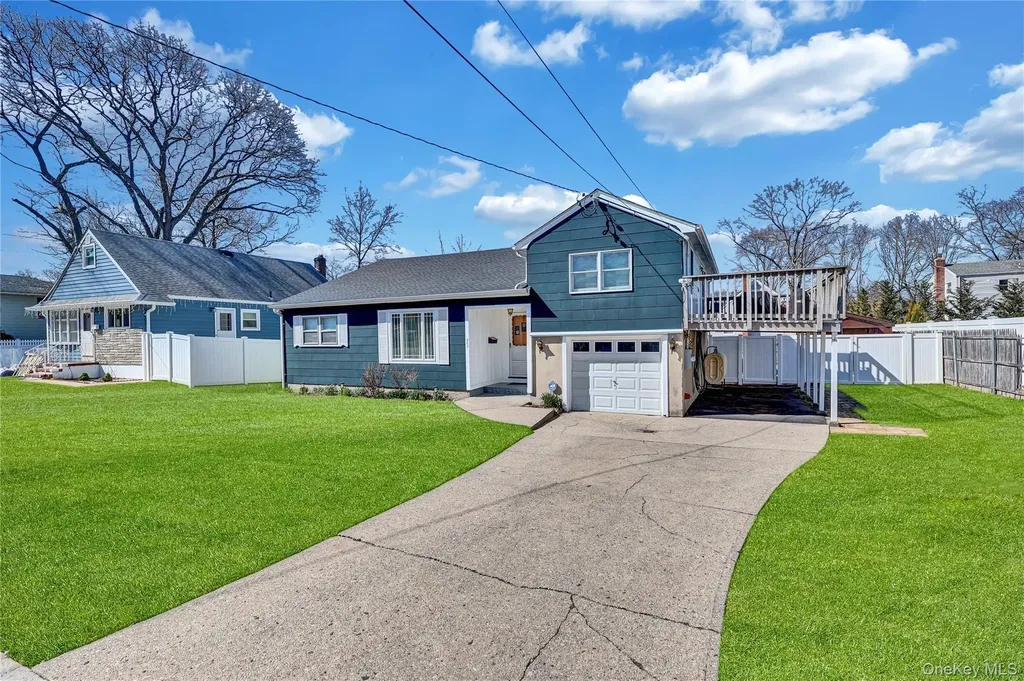 357 Deauville Boulevard Copiague NY 11726