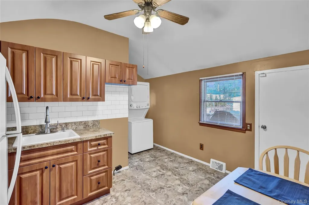 357 Deauville Boulevard Copiague NY 11726