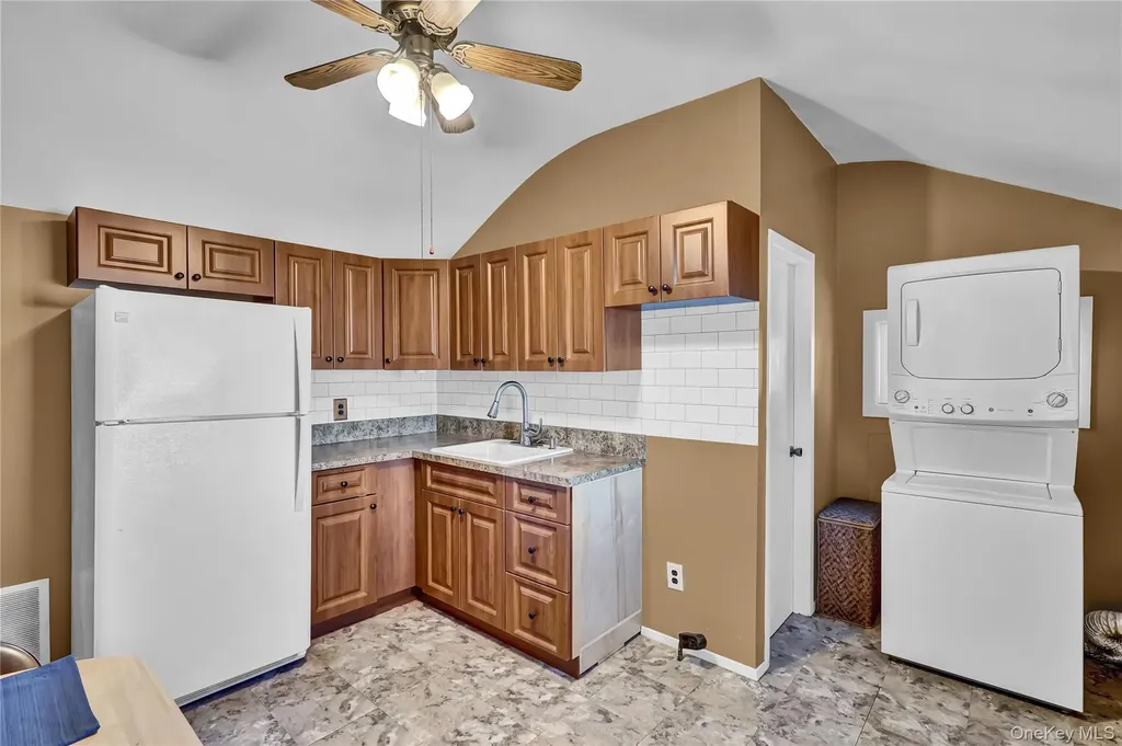 357 Deauville Boulevard Copiague NY 11726