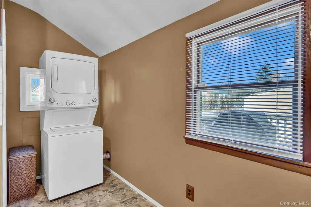 357 Deauville Boulevard Copiague NY 11726