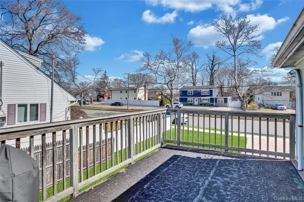357 Deauville Boulevard Copiague NY 11726