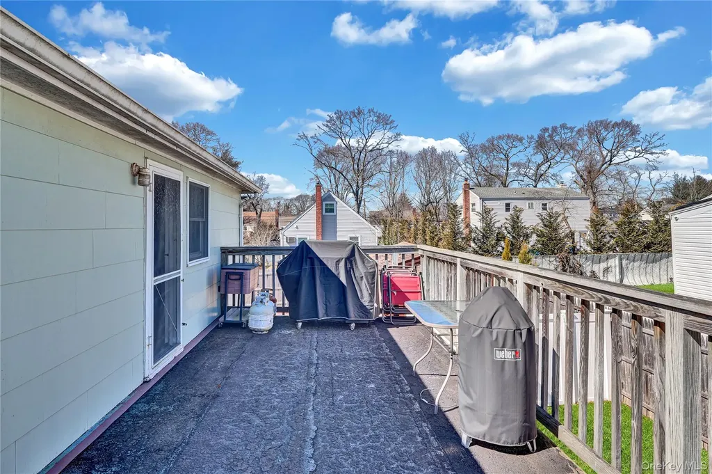 357 Deauville Boulevard Copiague NY 11726