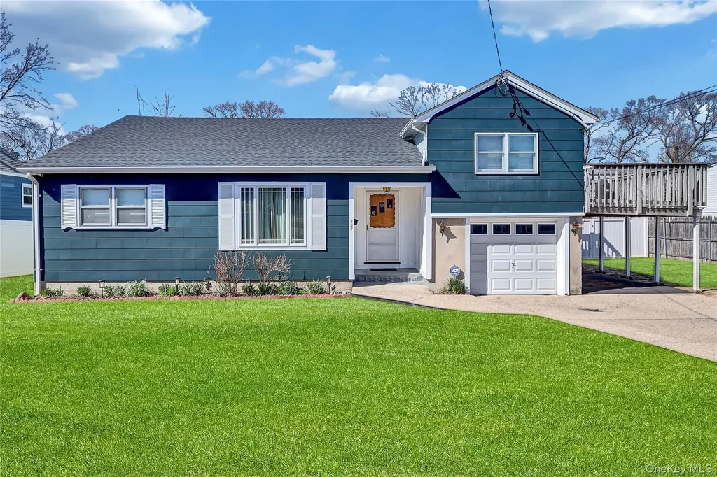 357 Deauville Boulevard Copiague NY 11726