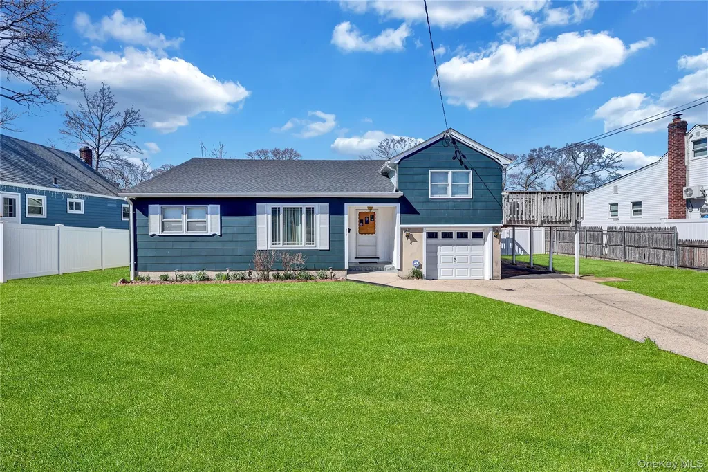 357 Deauville Boulevard Copiague NY 11726