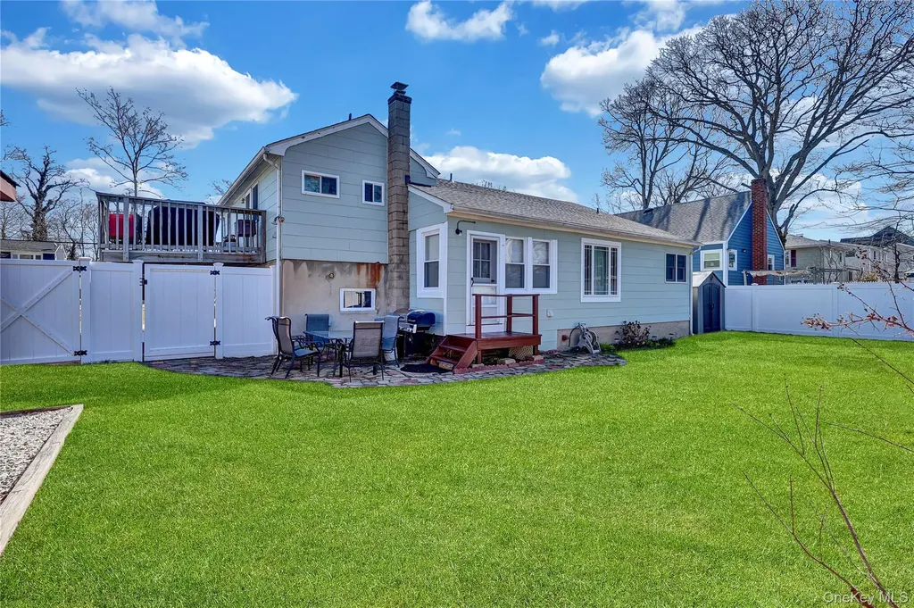 357 Deauville Boulevard Copiague NY 11726