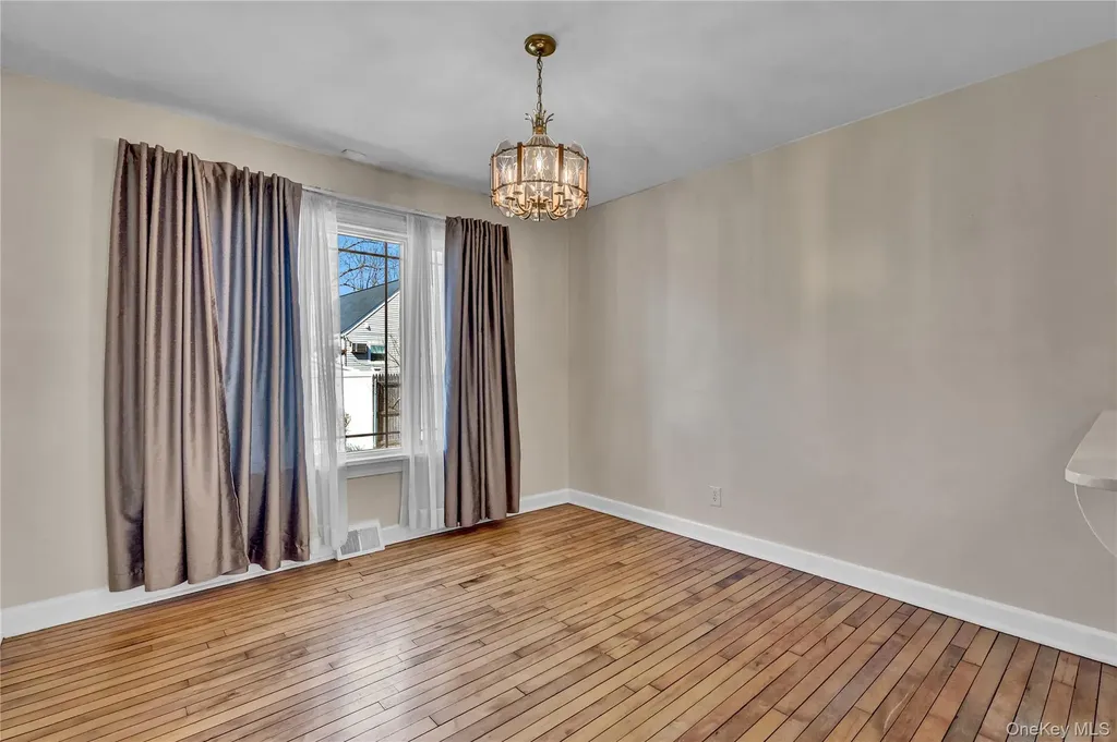 357 Deauville Boulevard Copiague NY 11726