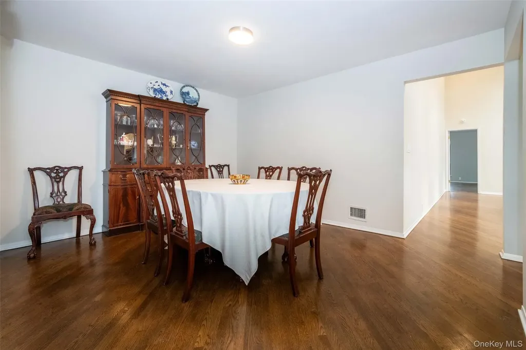 7 Brookridge Road New Rochelle NY 10804